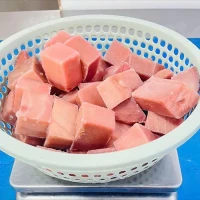 Frozen tuna cube, Skinless,Boneless (Thunnus albacares) Size 35/40 grs/pc thumb