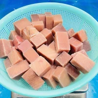 Frozen tuna cube, Skinless,Boneless (Thunnus albacares) Size 35/40 grs/pc thumb