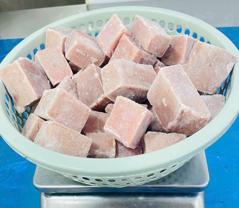 Frozen tuna cube, Skinless,Boneless (Thunnus albacares) Size 35/40 grs/pc